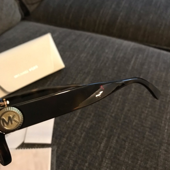 Michael kors sunglasses - Picture 3 of 4